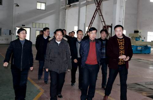临湘市委书记黄俊钧一行到乐玩在线登录立体停车设备考察调研 